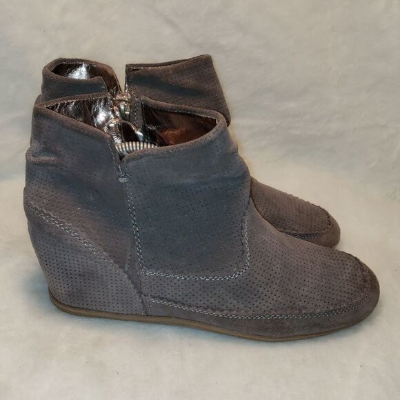 Dolce Vita gray leather wedge booties - Picture 1 of 7